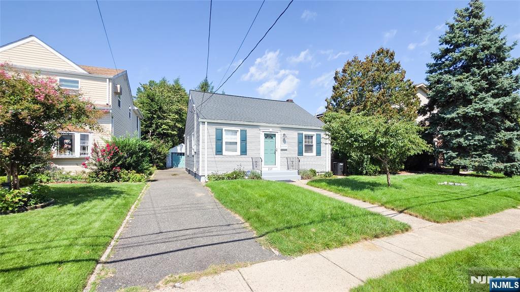 231 Linden Place Property Photo 1
