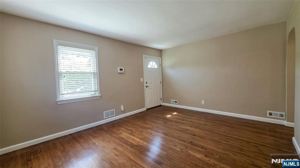 231 Linden Place Property Photo 5