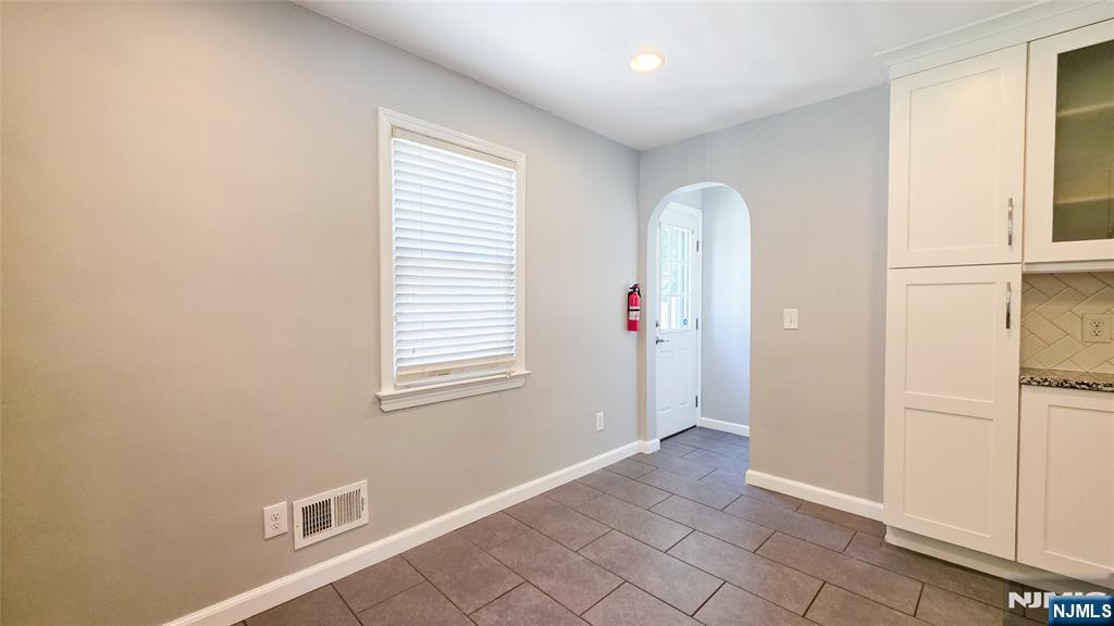 231 Linden Place Property Photo 10