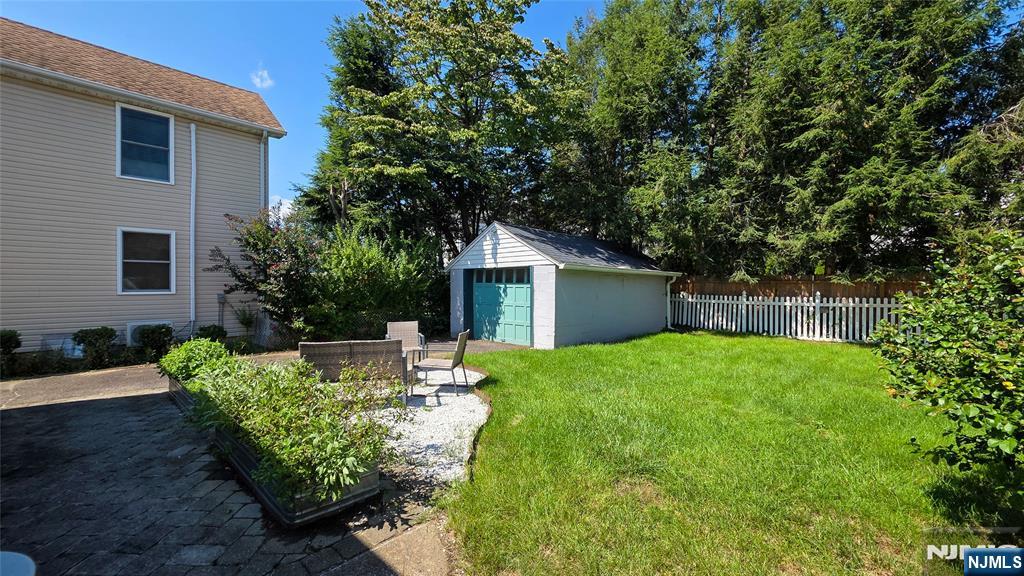 231 Linden Place Property Photo 18