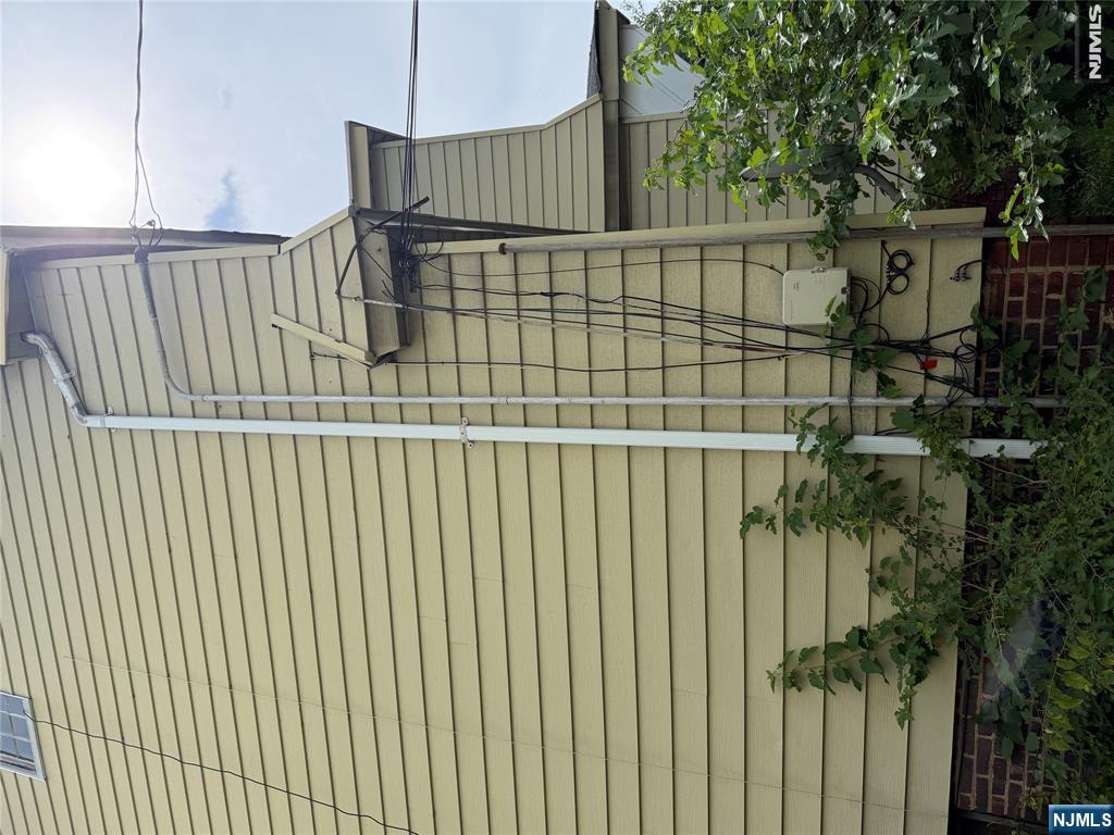 26033497 Property Photo 3