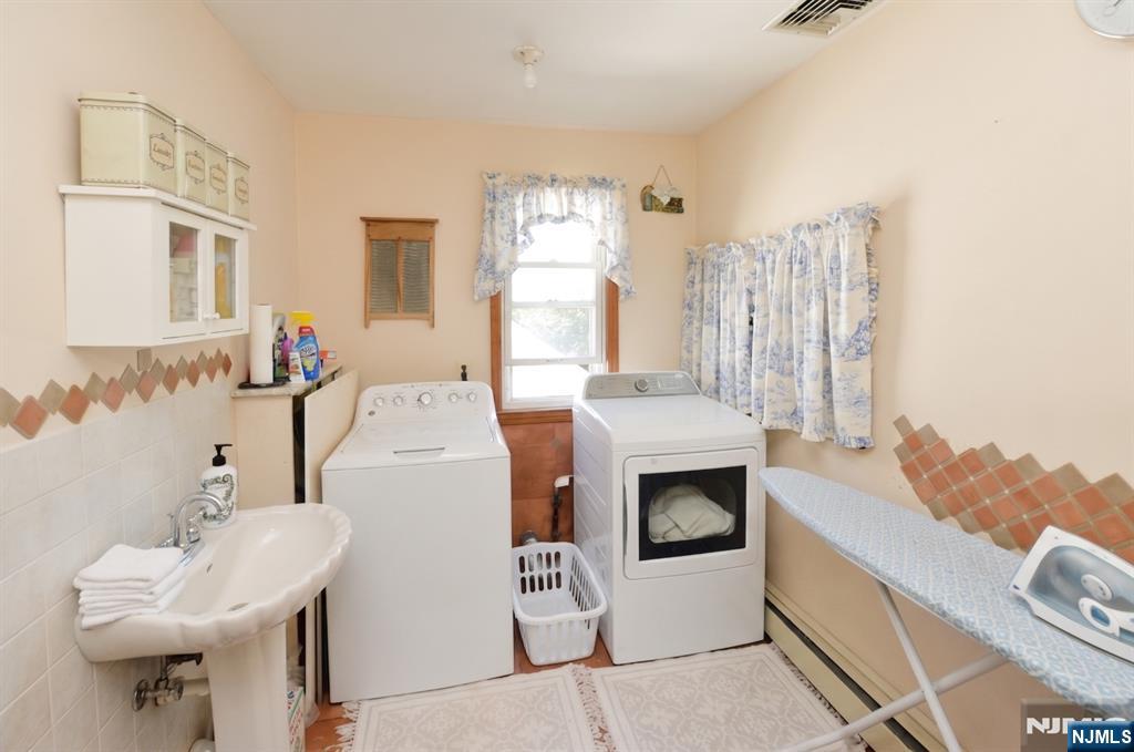 12-17 Roosevelt Place Property Photo 9
