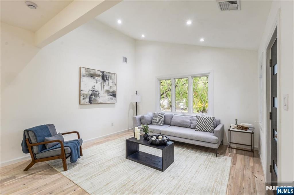 137 Myrtle Avenue Property Photo 3