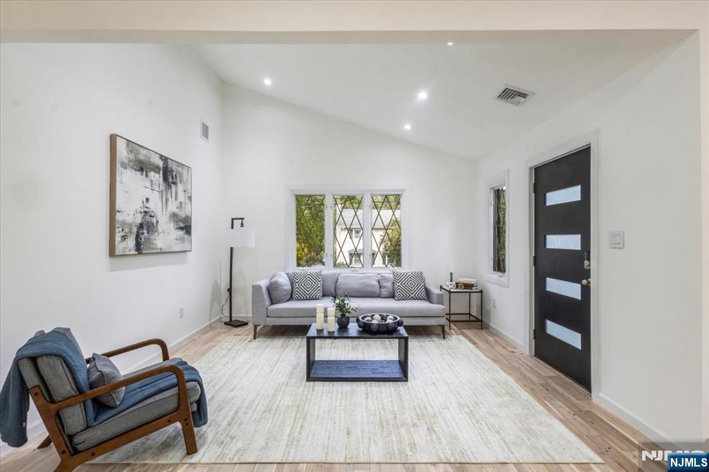 137 Myrtle Avenue Property Photo 4