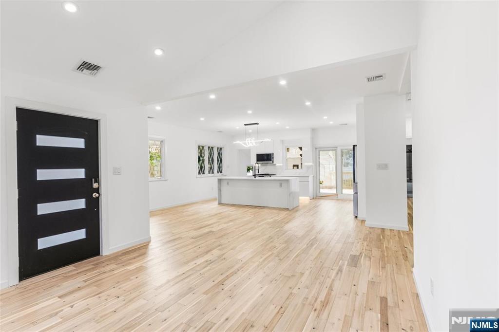 137 Myrtle Avenue Property Photo 16