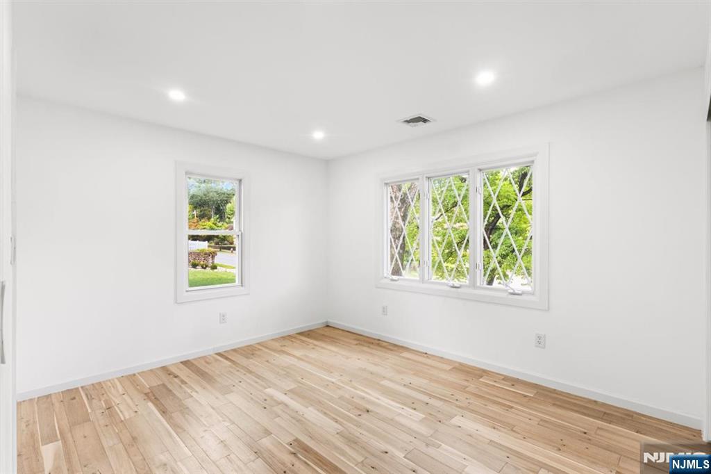 137 Myrtle Avenue Property Photo 28