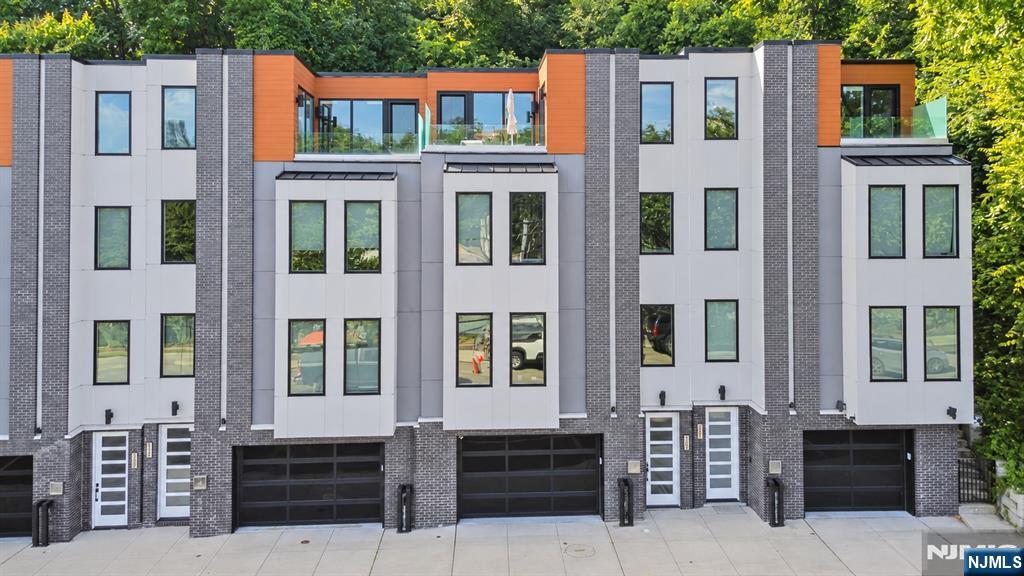 367 Park Avenue Property Photo 1