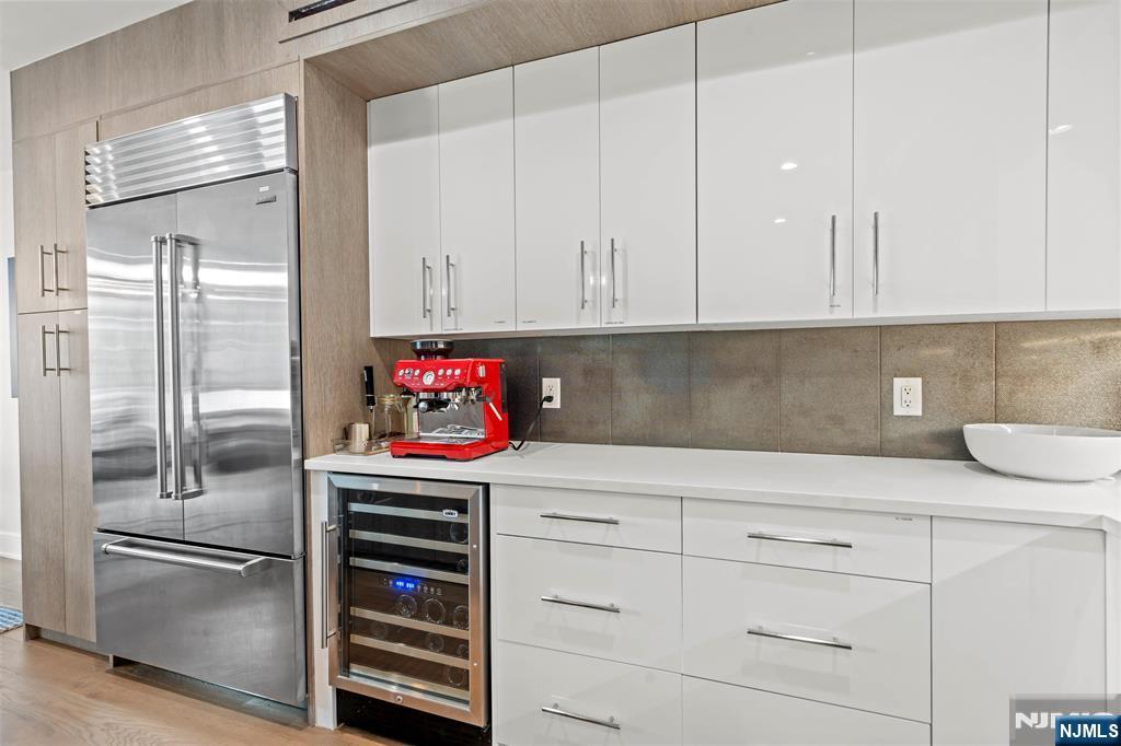 367 Park Avenue Property Photo 13