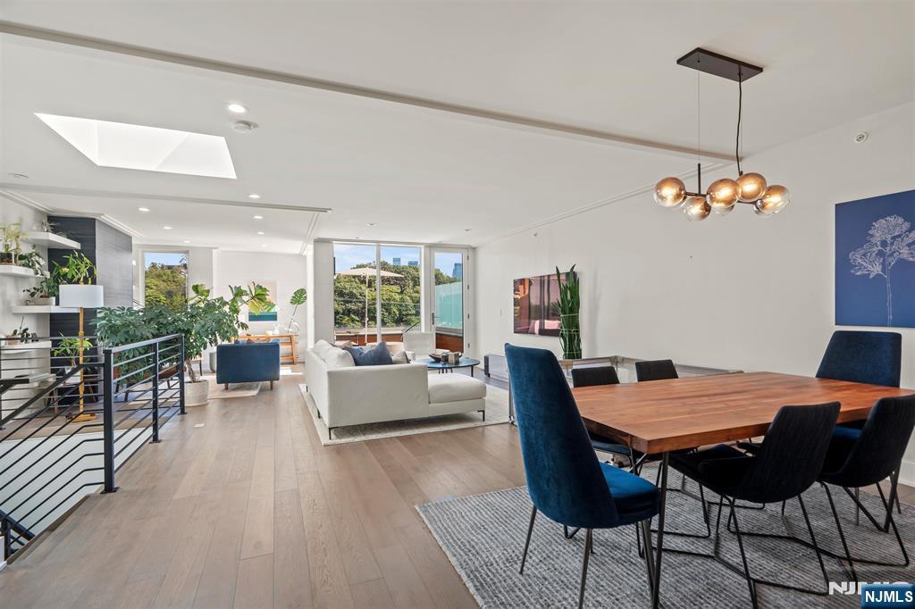 367 Park Avenue Property Photo 15