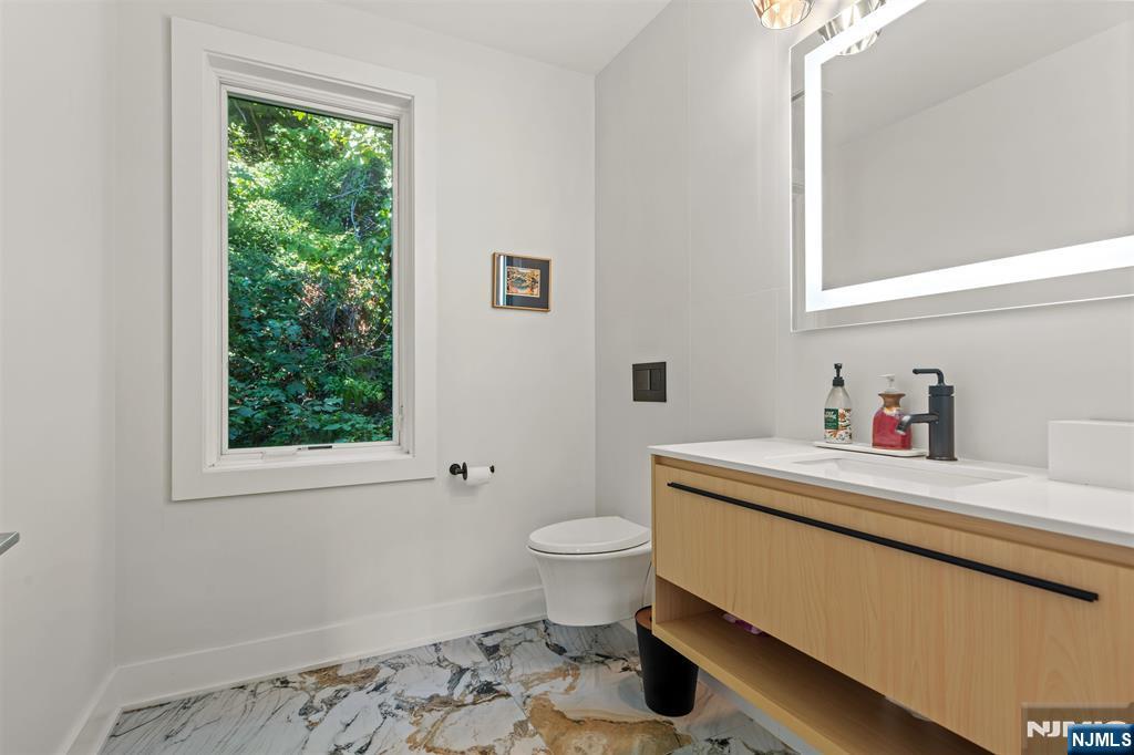 367 Park Avenue Property Photo 16