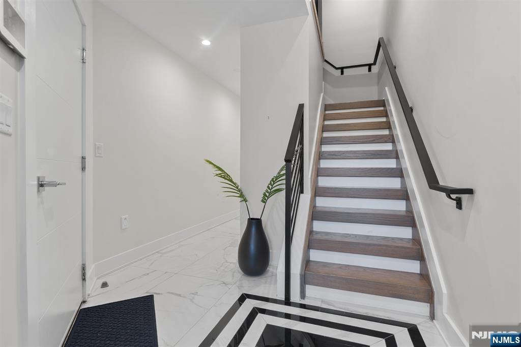 367 Park Avenue Property Photo 17