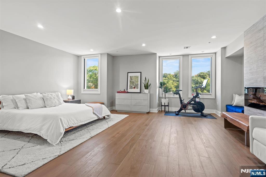 367 Park Avenue Property Photo 18