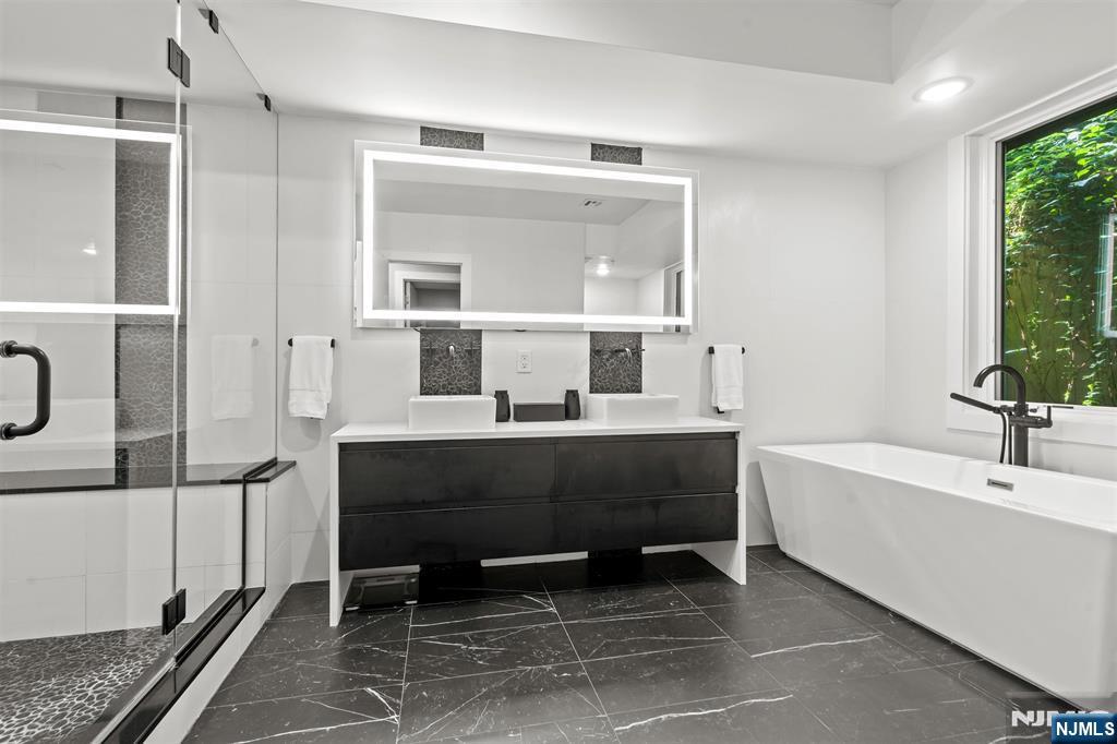 367 Park Avenue Property Photo 22