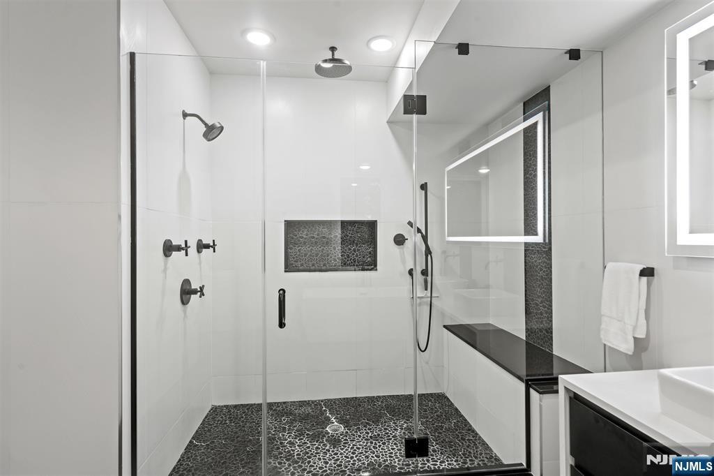 367 Park Avenue Property Photo 23