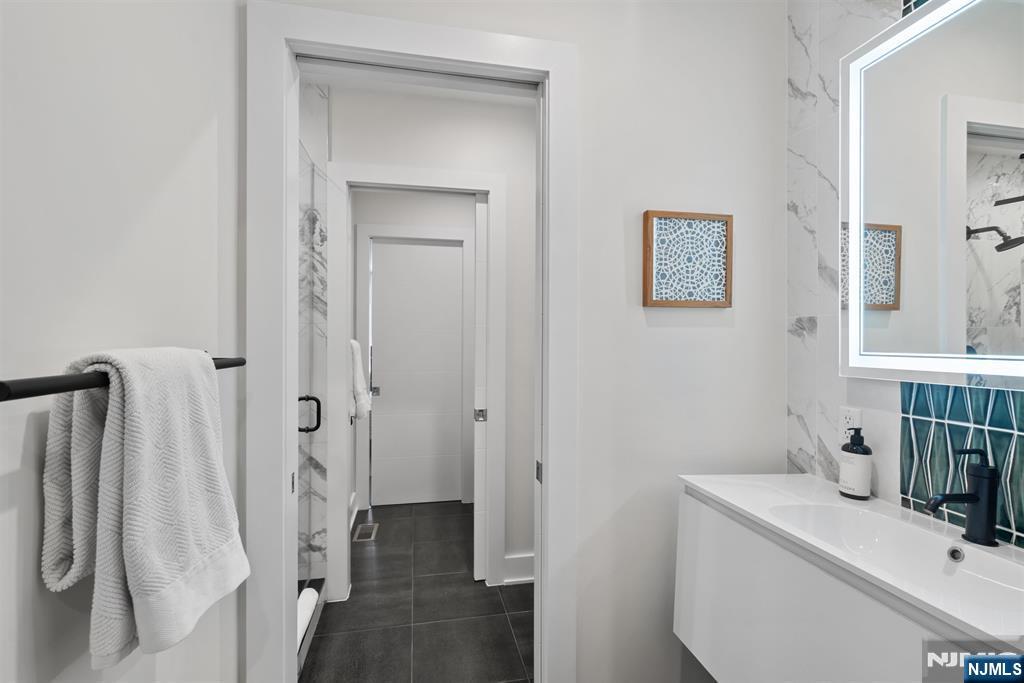 367 Park Avenue Property Photo 31