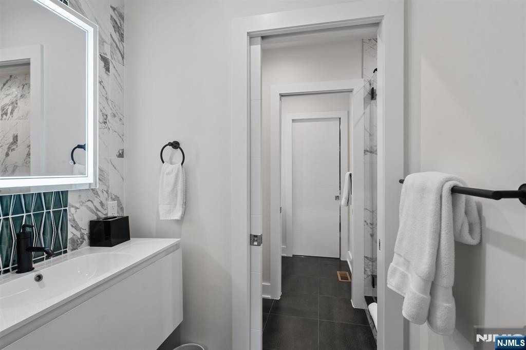 367 Park Avenue Property Photo 32