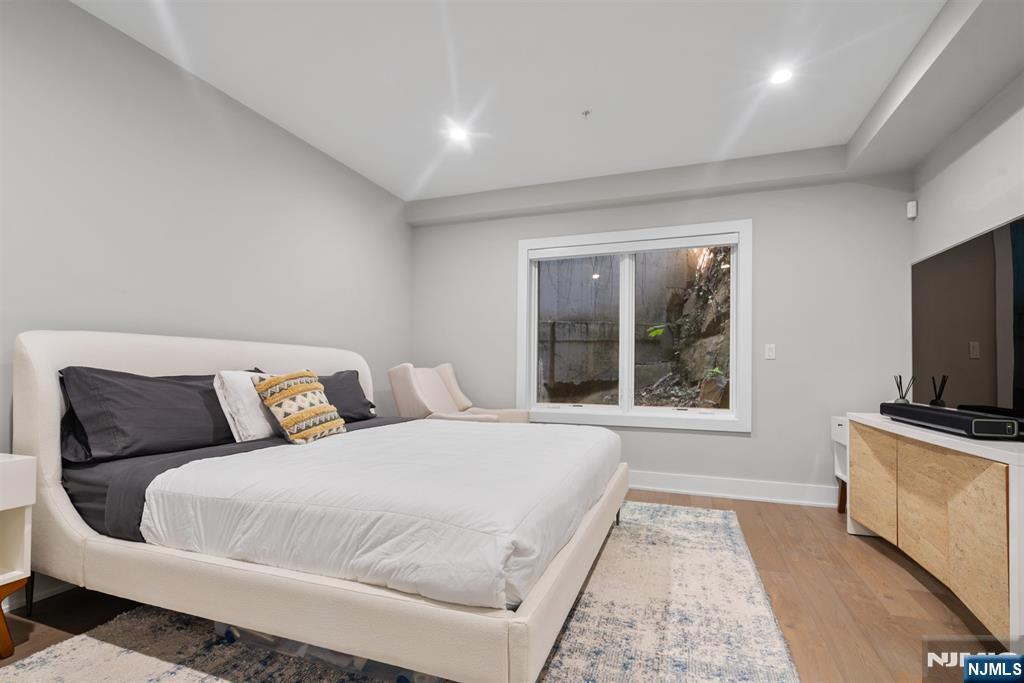 367 Park Avenue Property Photo 33