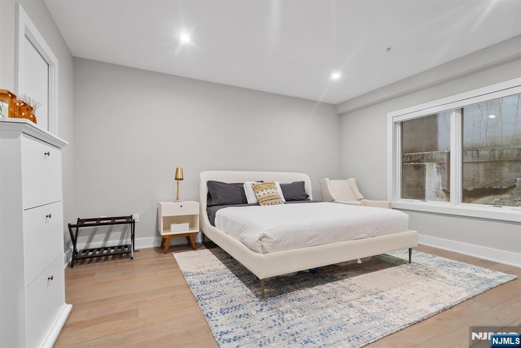 367 Park Avenue Property Photo 34