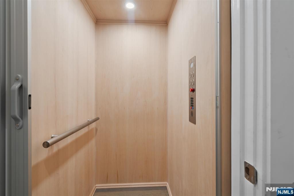 367 Park Avenue Property Photo 40