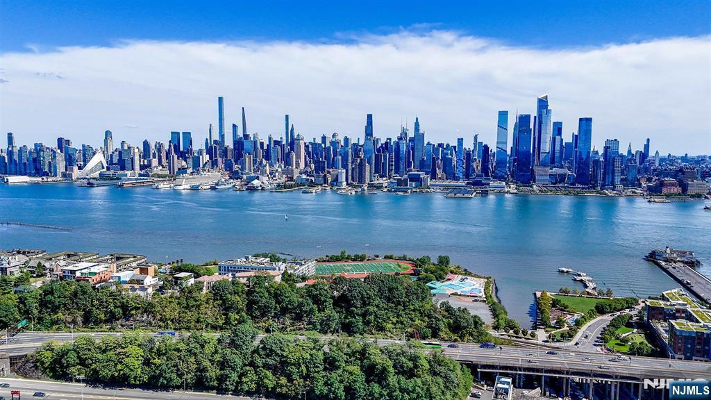 367 Park Avenue Property Photo 42