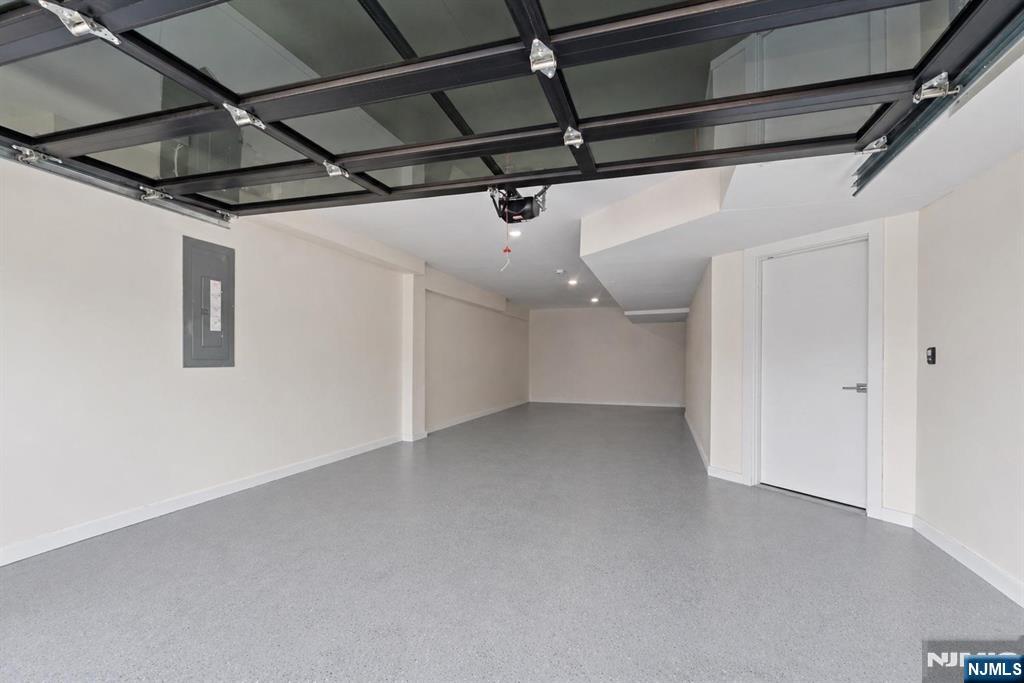 367 Park Avenue Property Photo 47