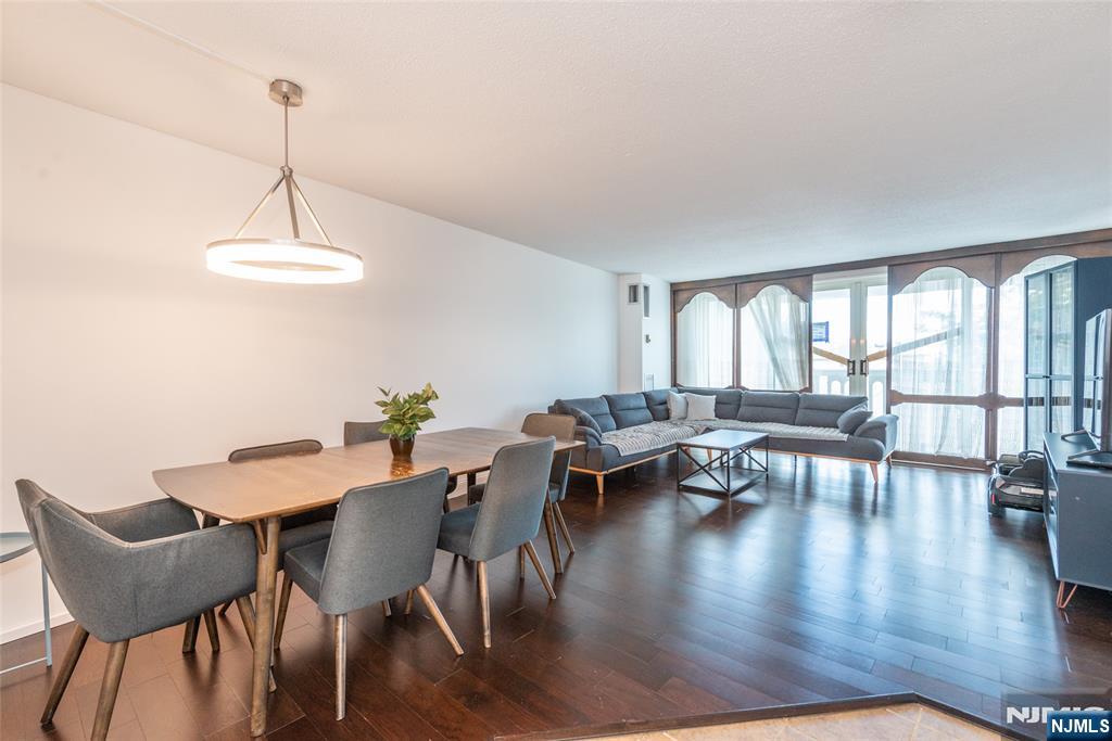 555 North Avenue 4u Property Photo 5