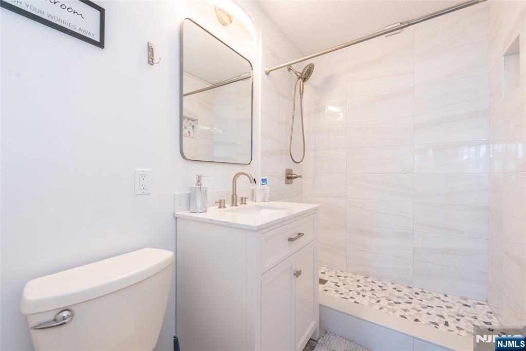 555 North Avenue 4u Property Photo 8