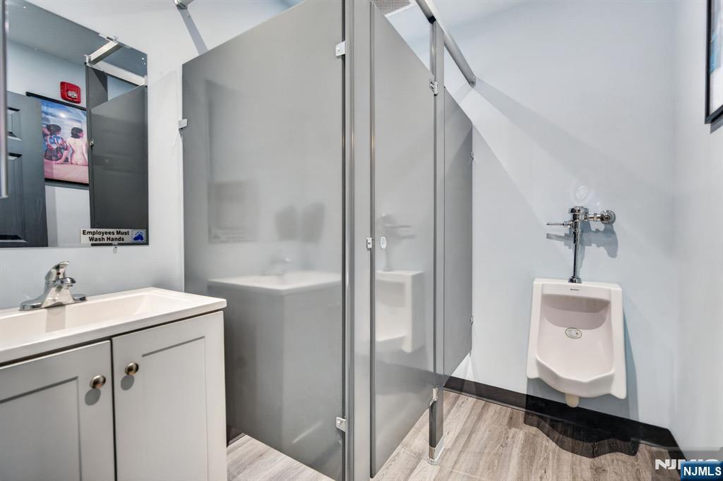 323 Semel Avenue Property Photo 14
