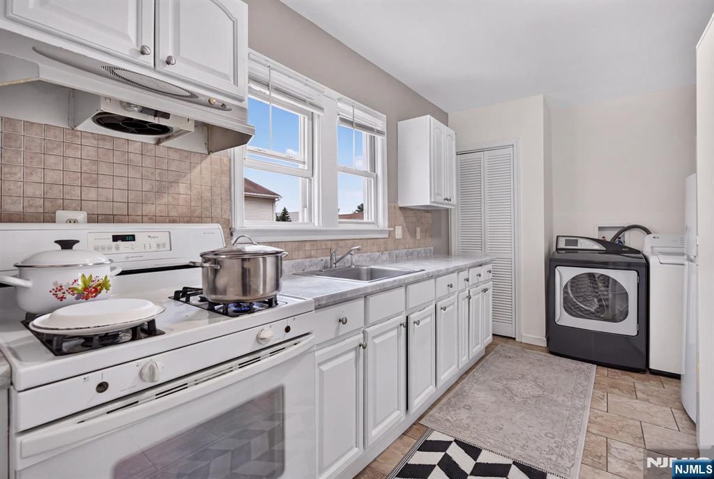 323 Semel Avenue Property Photo 31