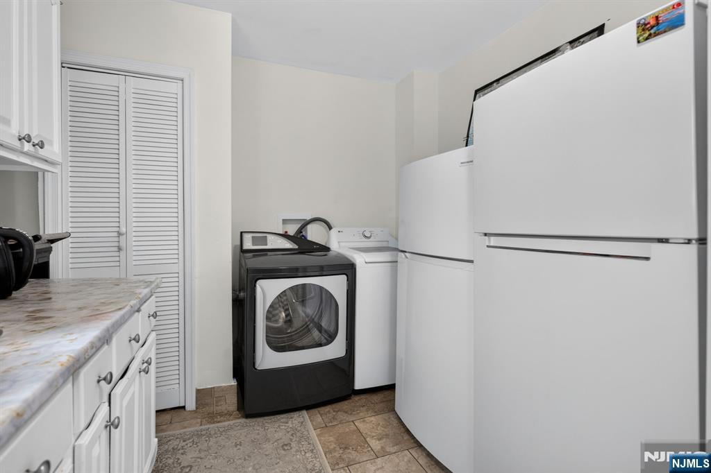 323 Semel Avenue Property Photo 32
