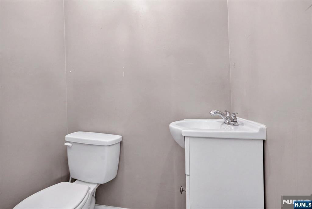 323 Semel Avenue Property Photo 33