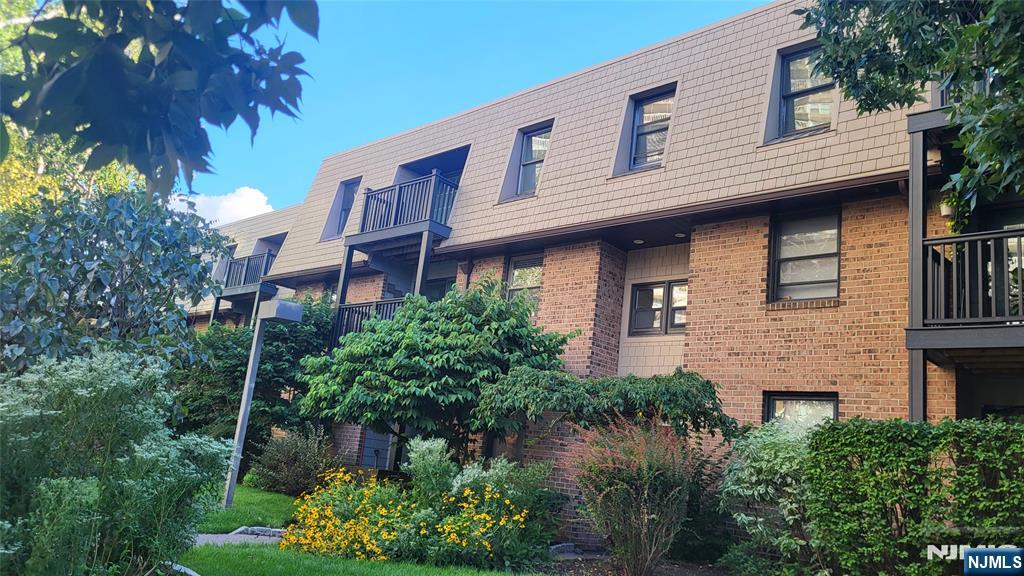 560 North Avenue K Property Photo 1