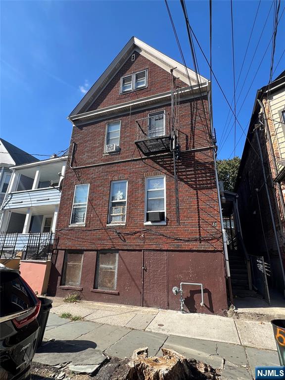 12 Quincy Street 4 Property Photo 1