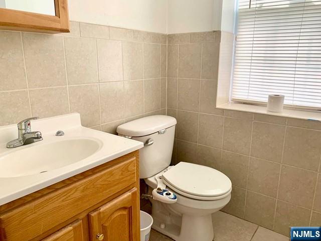231 Jersey Street 1st & Ground Property Photo 12