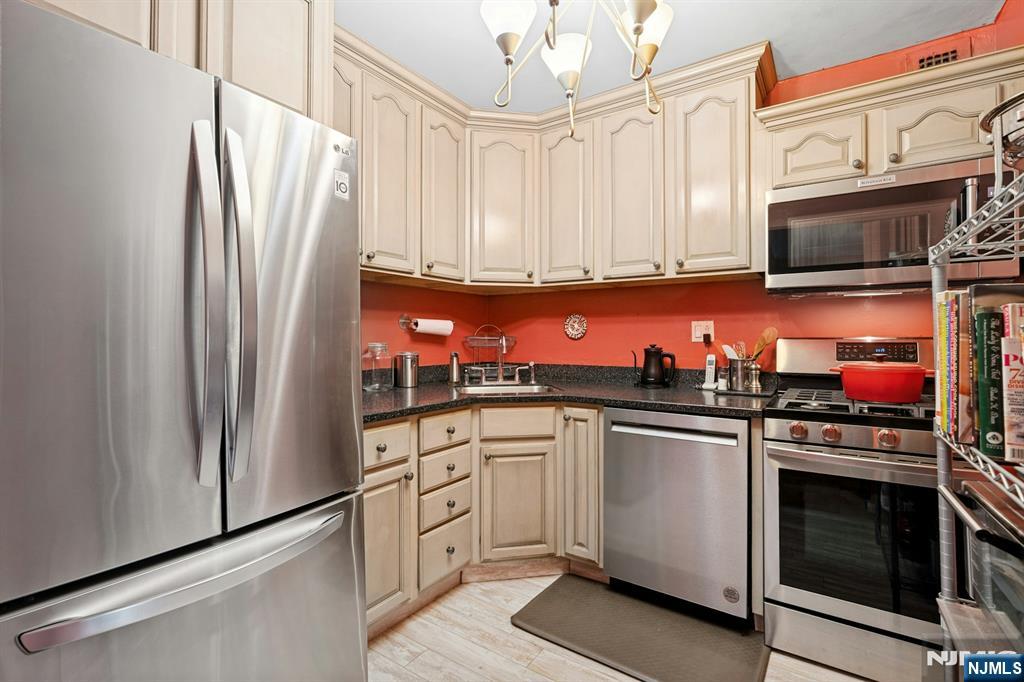 2100 Linwood Avenue 6c Property Photo 2