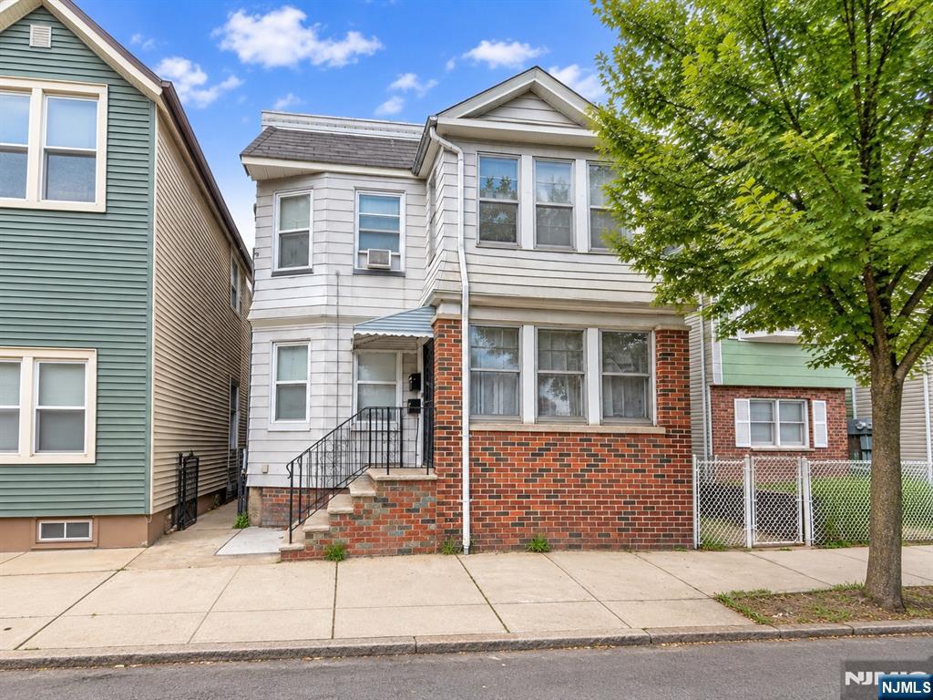 212 John Street Property Photo 1