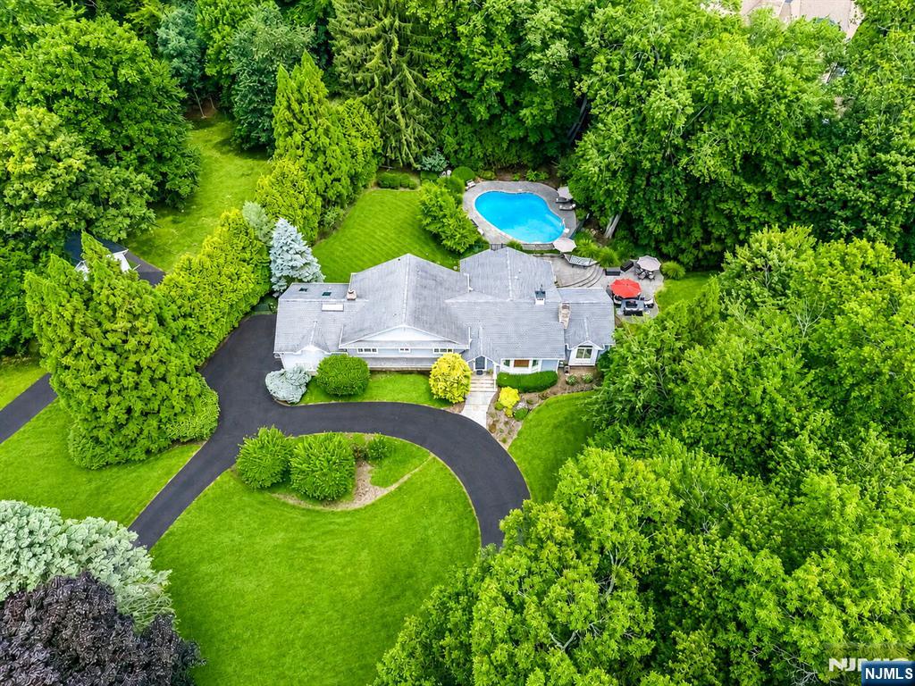 9 Pinehill Drive Property Photo 2