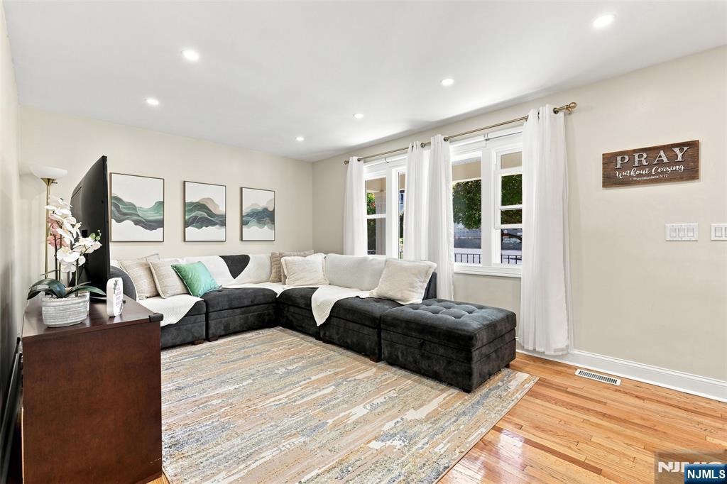 49 Falmouth Avenue Property Photo 6