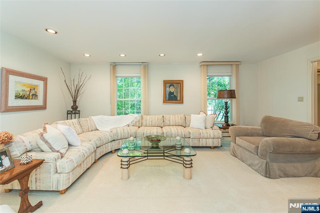 2 Midvale Avenue Property Photo 6