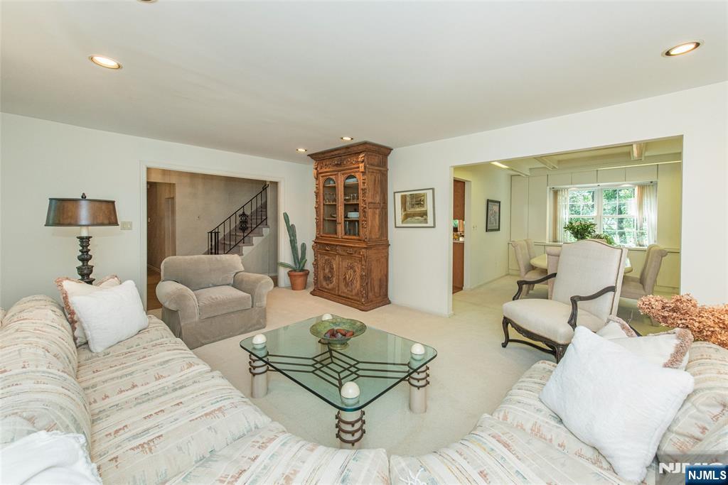 2 Midvale Avenue Property Photo 7
