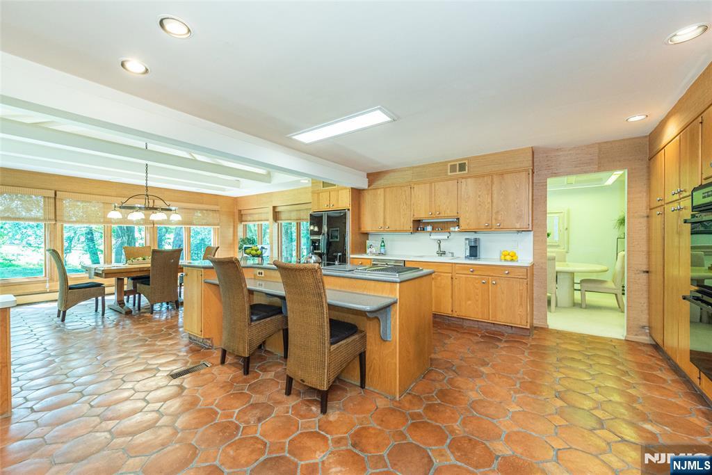 2 Midvale Avenue Property Photo 8