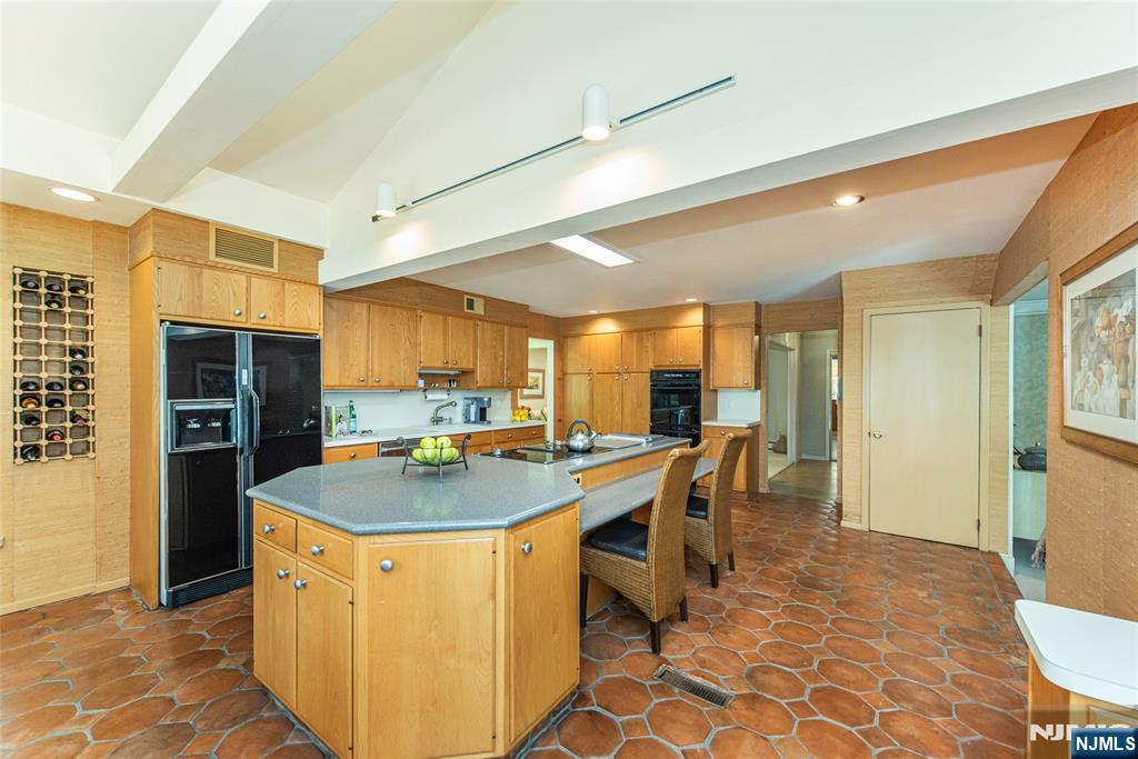 2 Midvale Avenue Property Photo 9