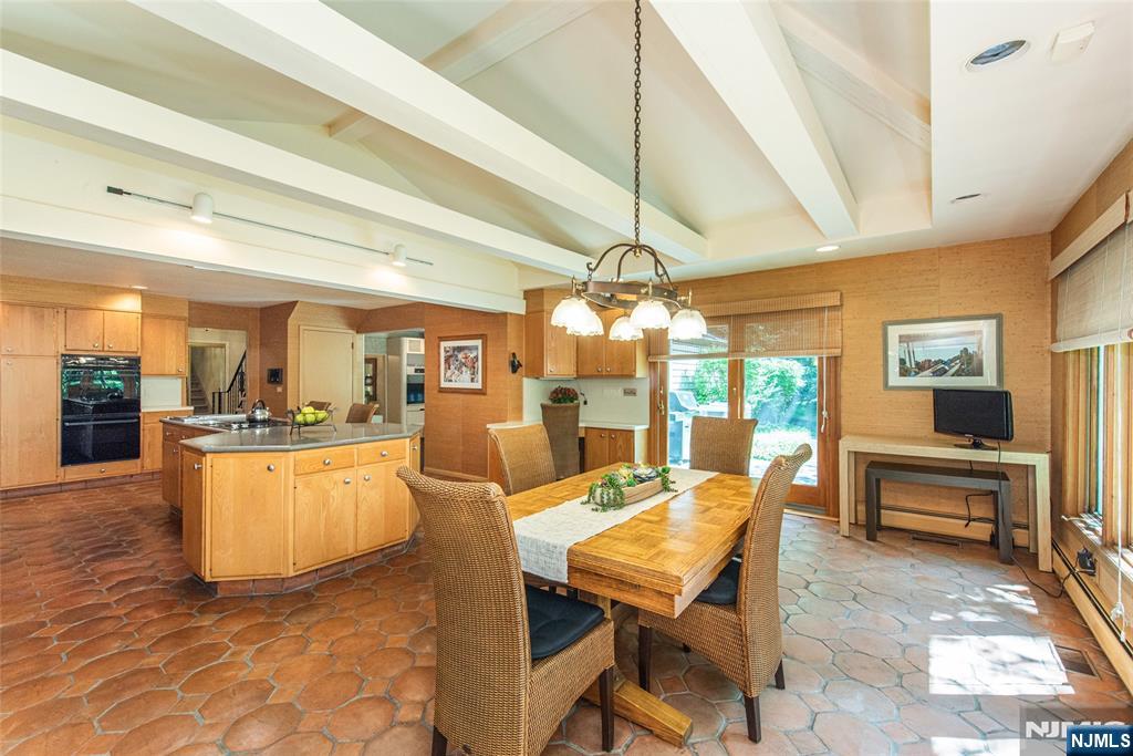 2 Midvale Avenue Property Photo 11