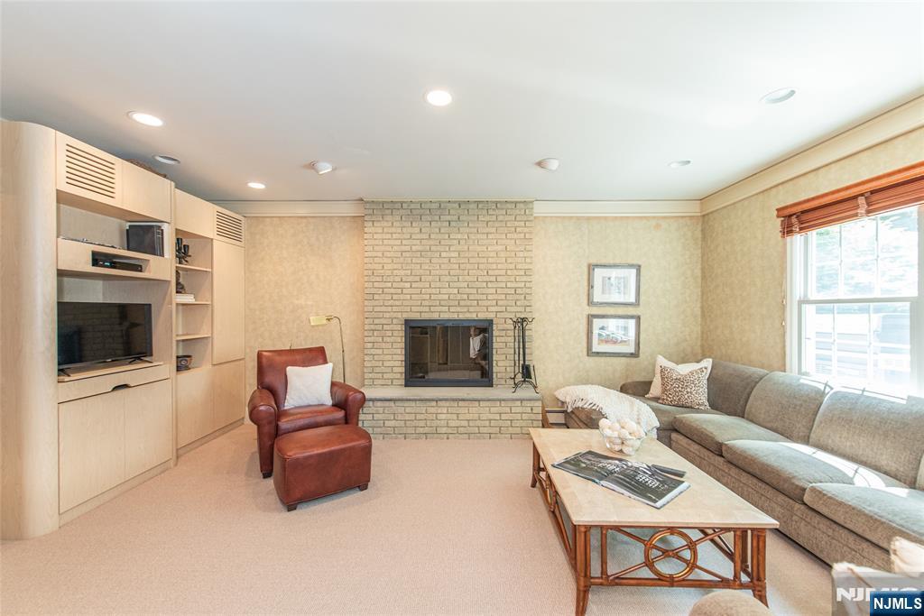 2 Midvale Avenue Property Photo 16