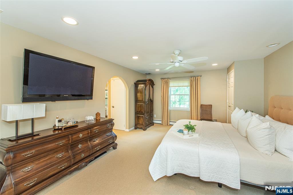 2 Midvale Avenue Property Photo 18