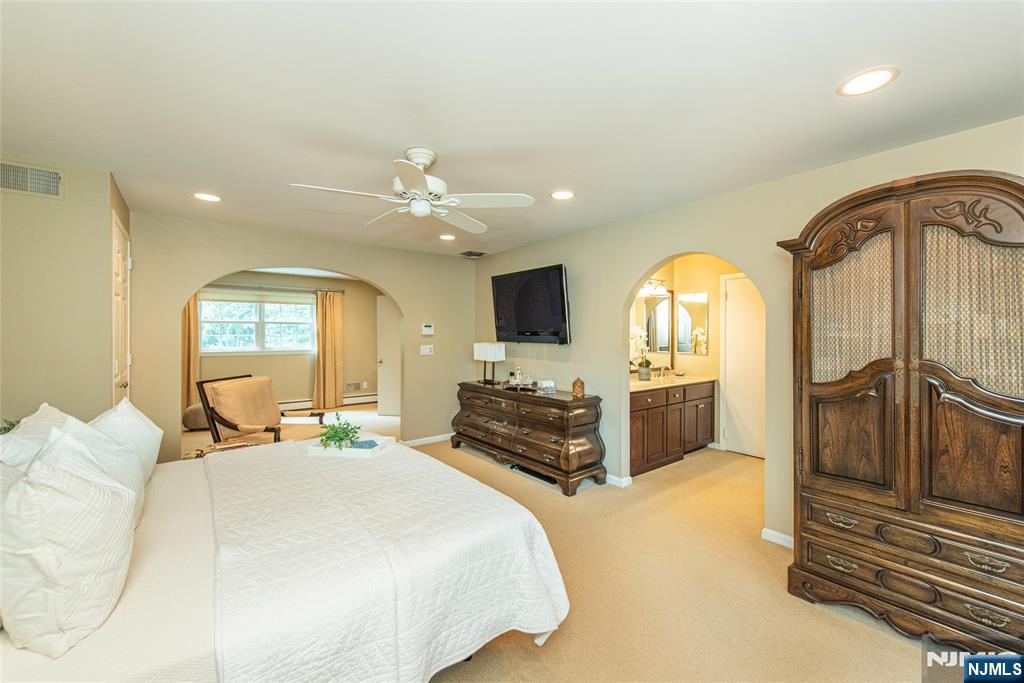 2 Midvale Avenue Property Photo 19