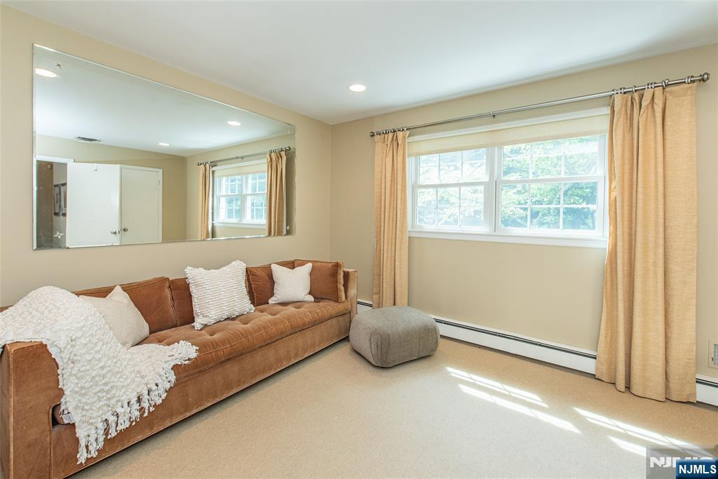 2 Midvale Avenue Property Photo 22