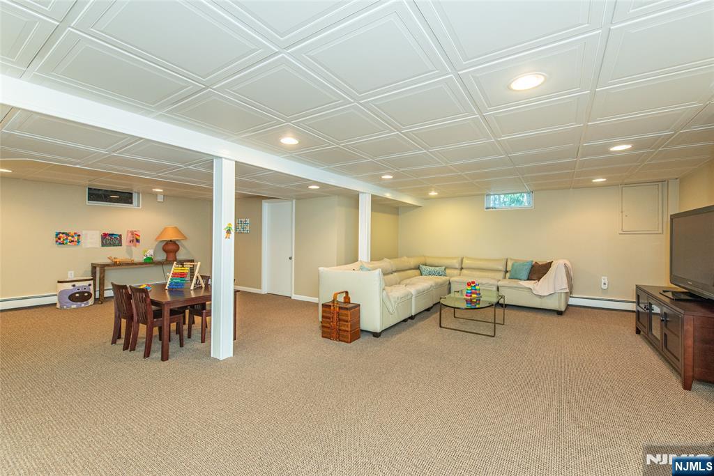 2 Midvale Avenue Property Photo 28