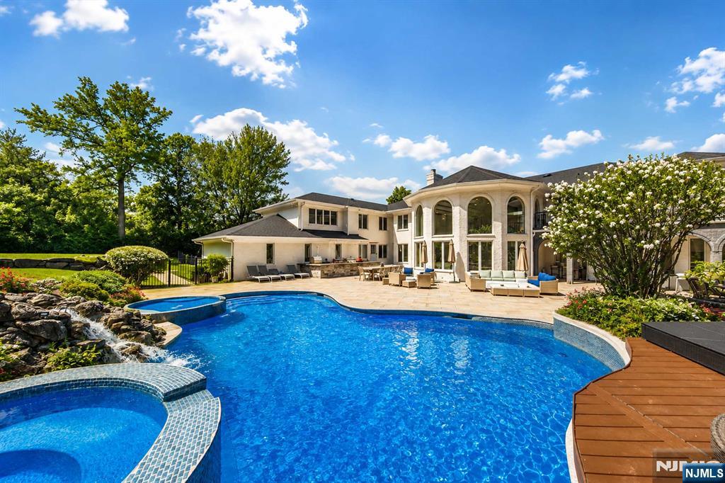 14 E Hill Court Property Photo 4