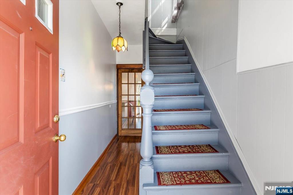 341 Grove Street Property Photo 4